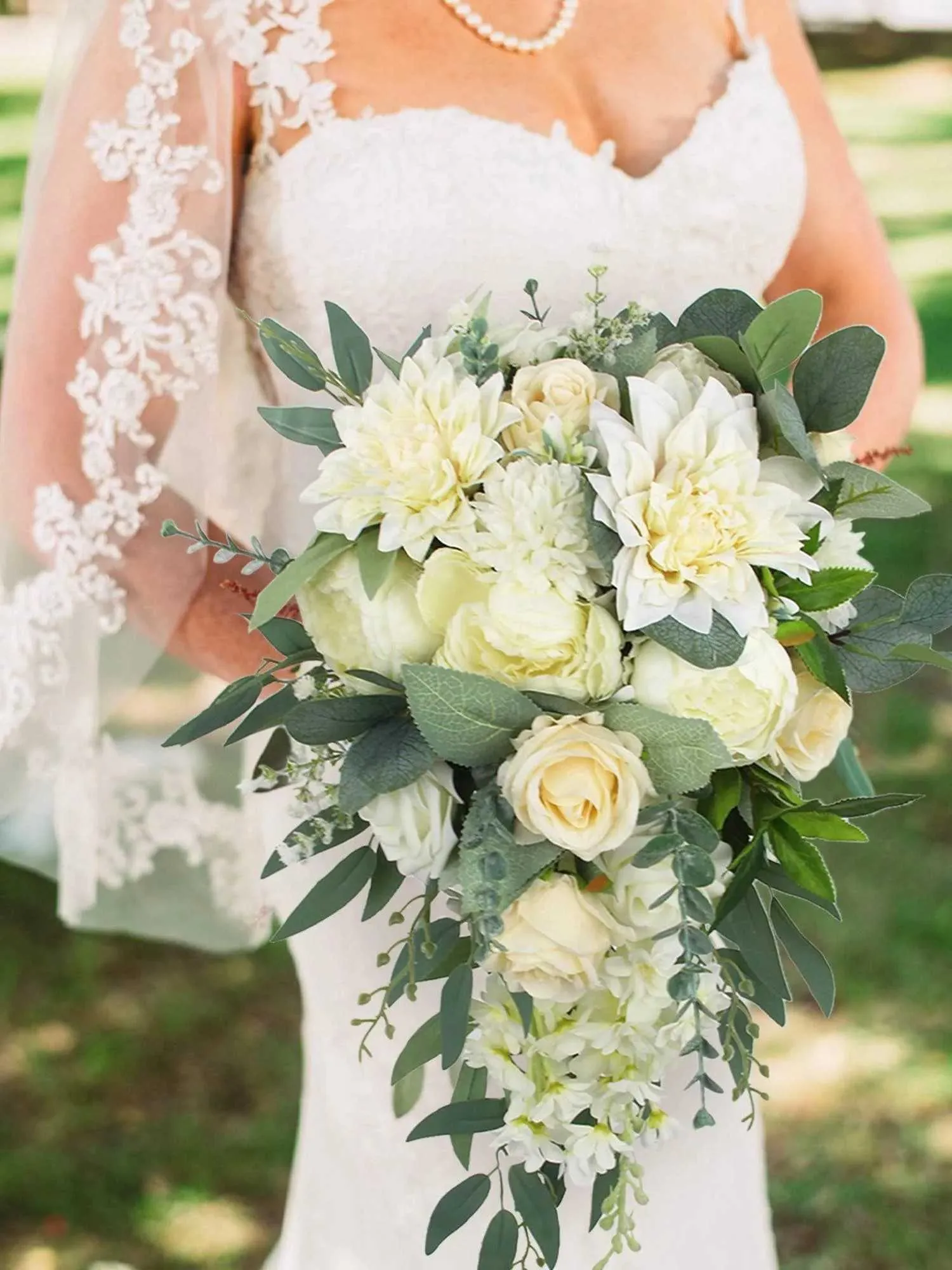 Groen en wit Cascading Bridal Bouquet